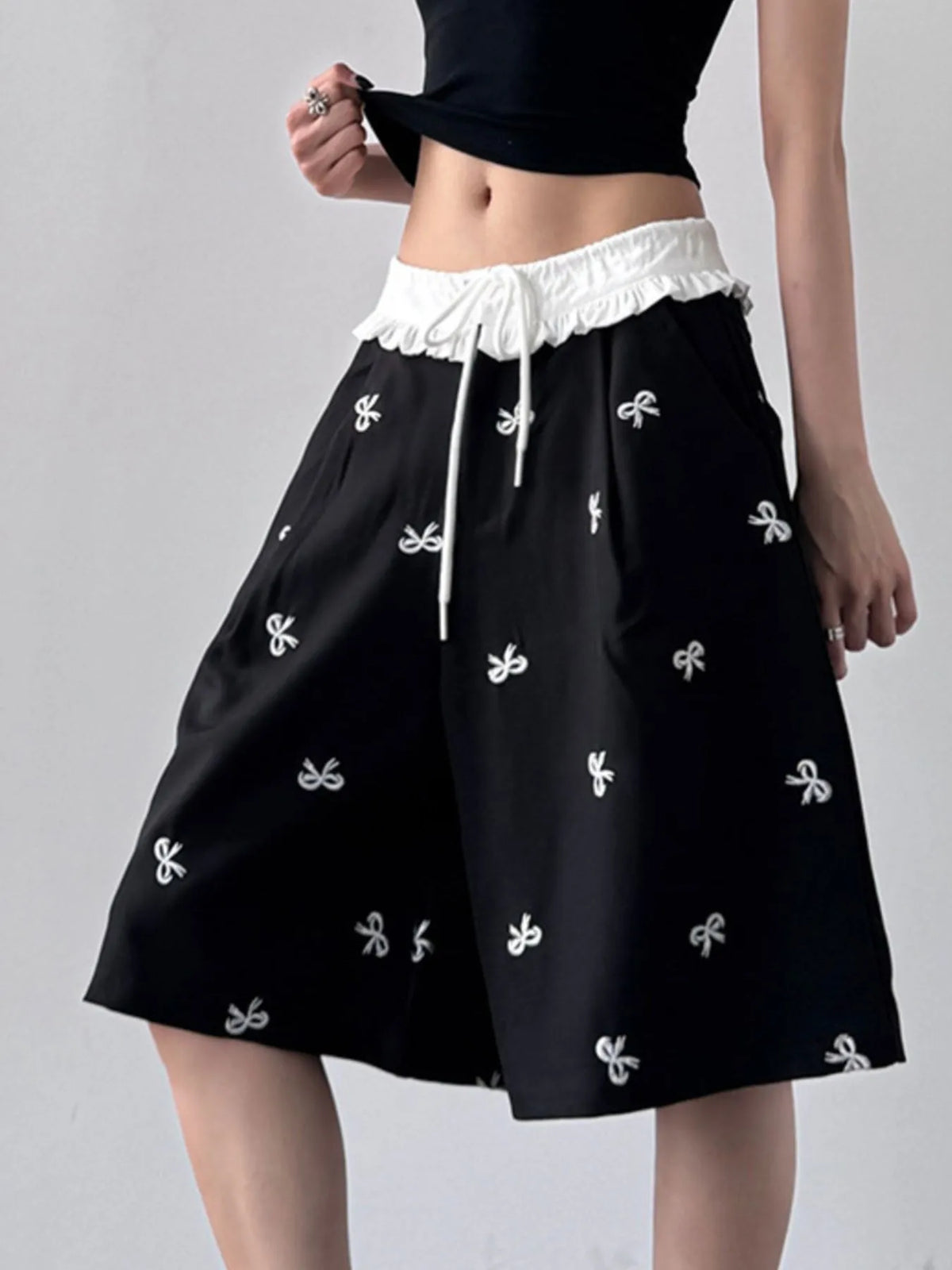 Bow Print Shorts with Ruffle Waistband