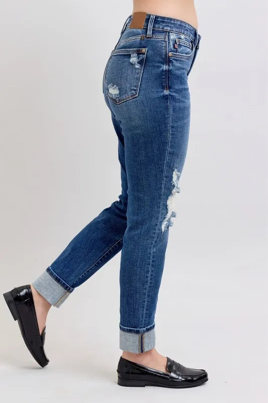 Judy Blue Distressed Boyfriend Jeans in Dark Wash in Dk