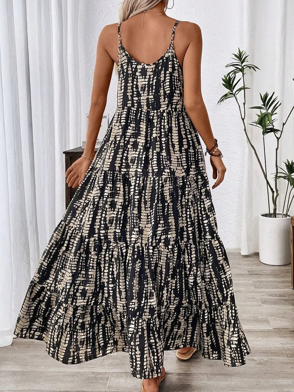 Printed Scoop Neck Cami Maxi Dress in Black