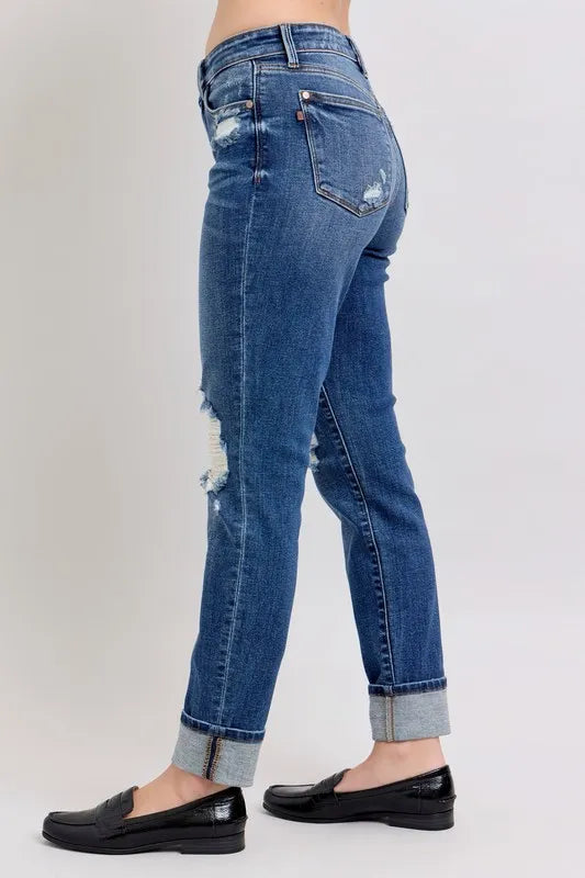 Judy Blue Distressed Boyfriend Jeans in Dark Wash in Dk