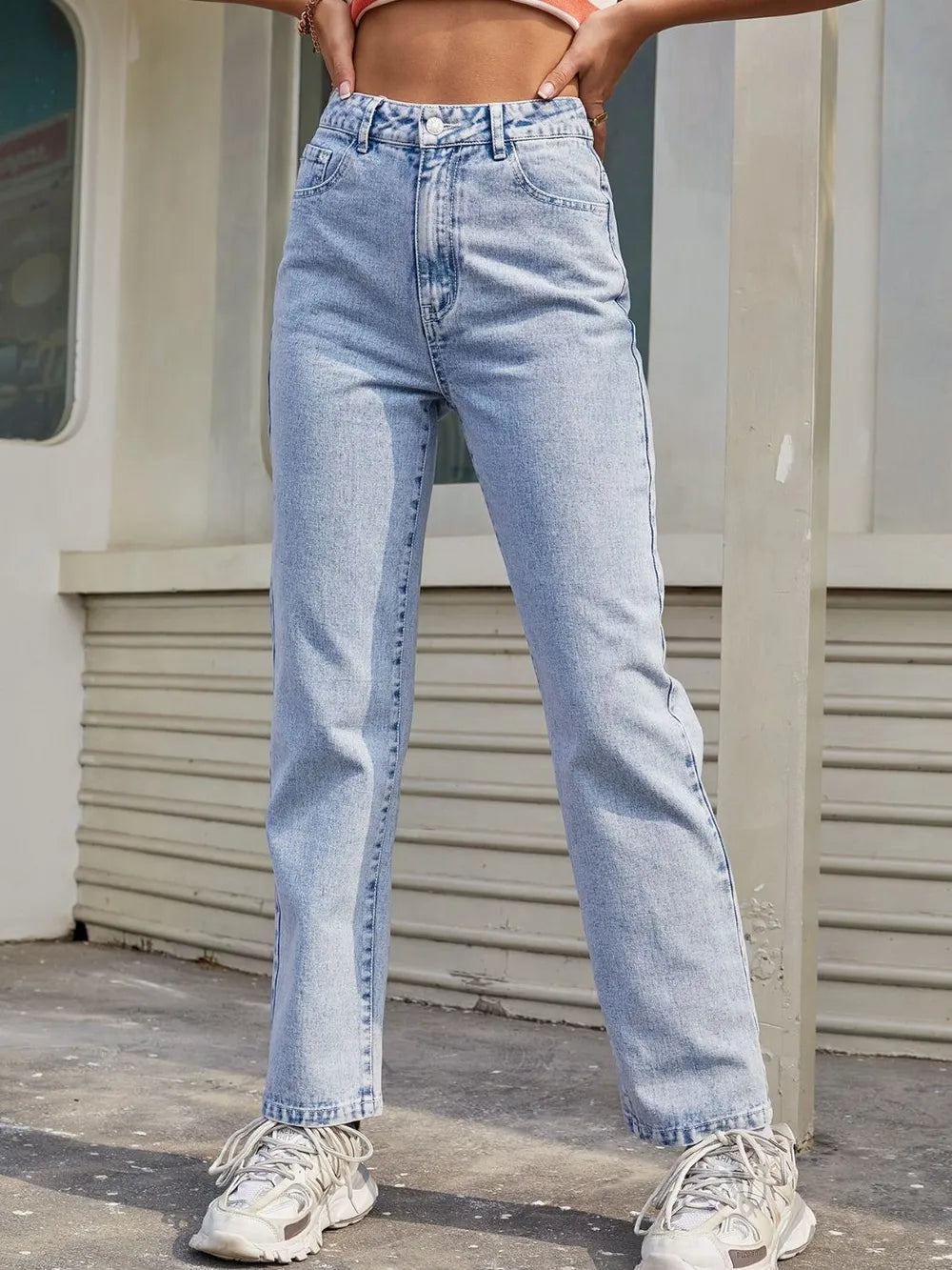 High Waist Straight Jeans in Light Wash