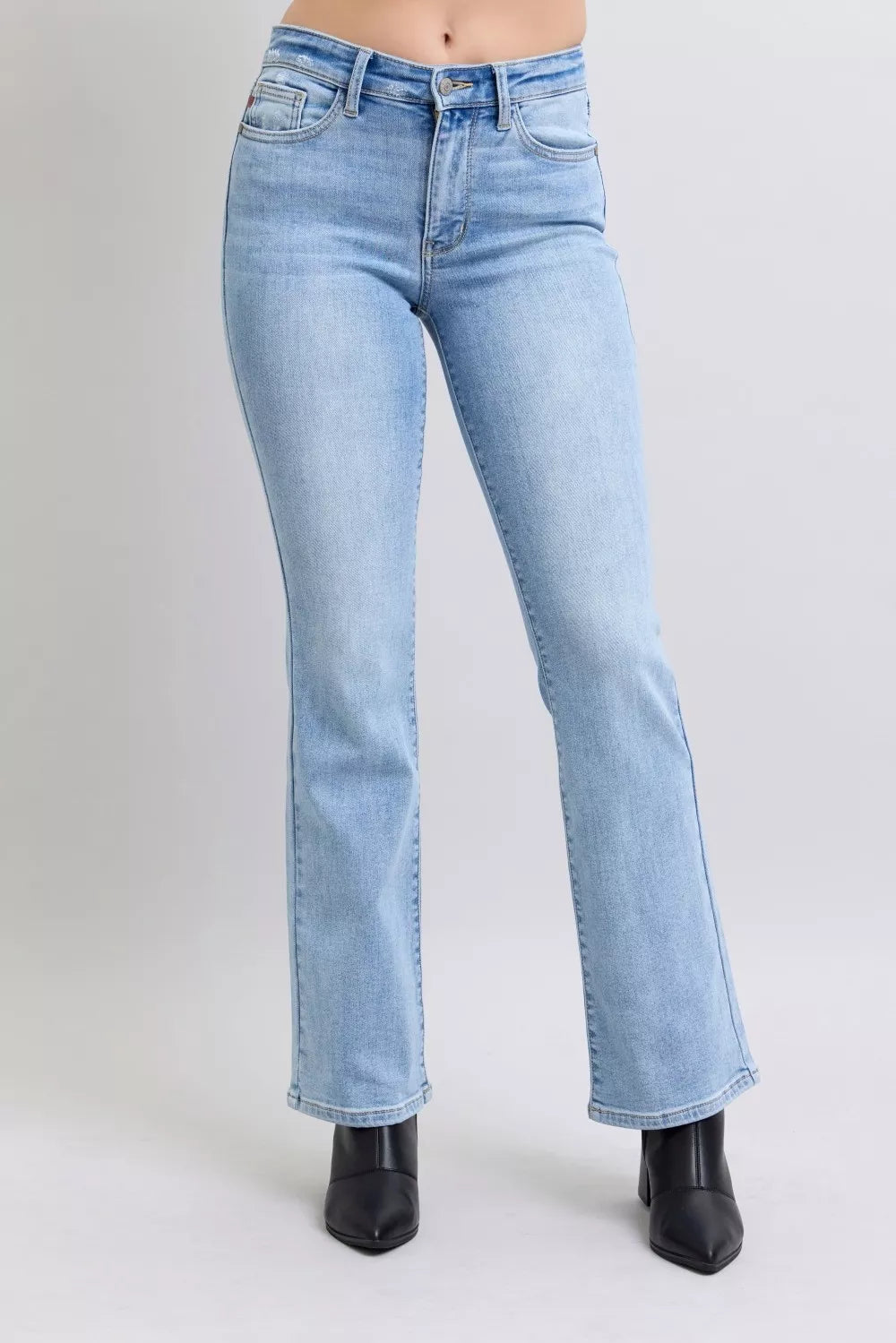 Judy Blue Mid Rise Thermal Bootcut Jeans in Light Wash in Lt