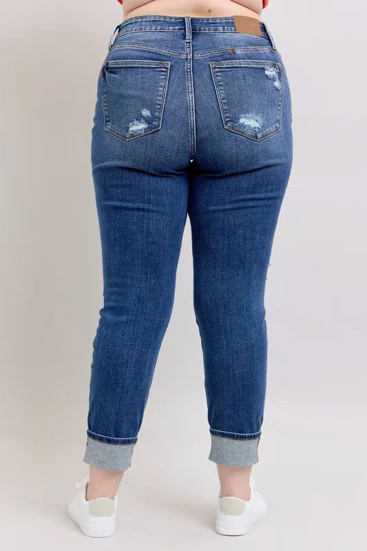 Judy Blue Distressed Boyfriend Jeans in Dark Wash in Dk