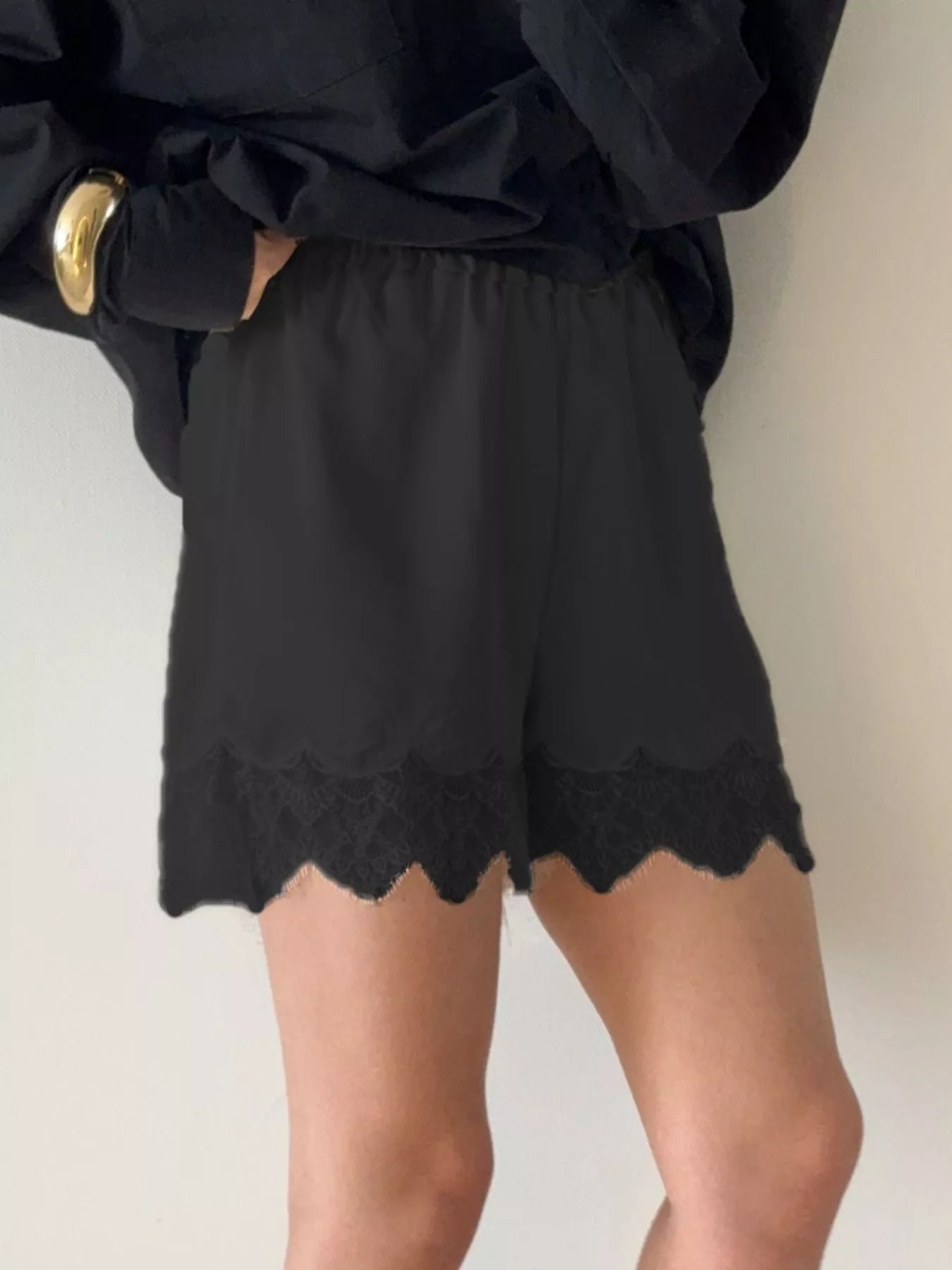 Lace Trim Elastic Waist Shorts