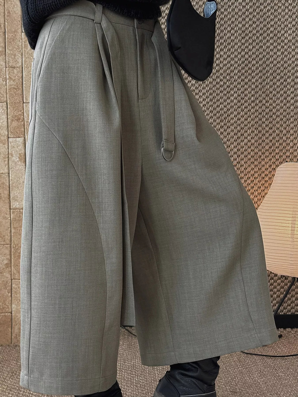 High-Waisted Pleated Wide-Leg Capris