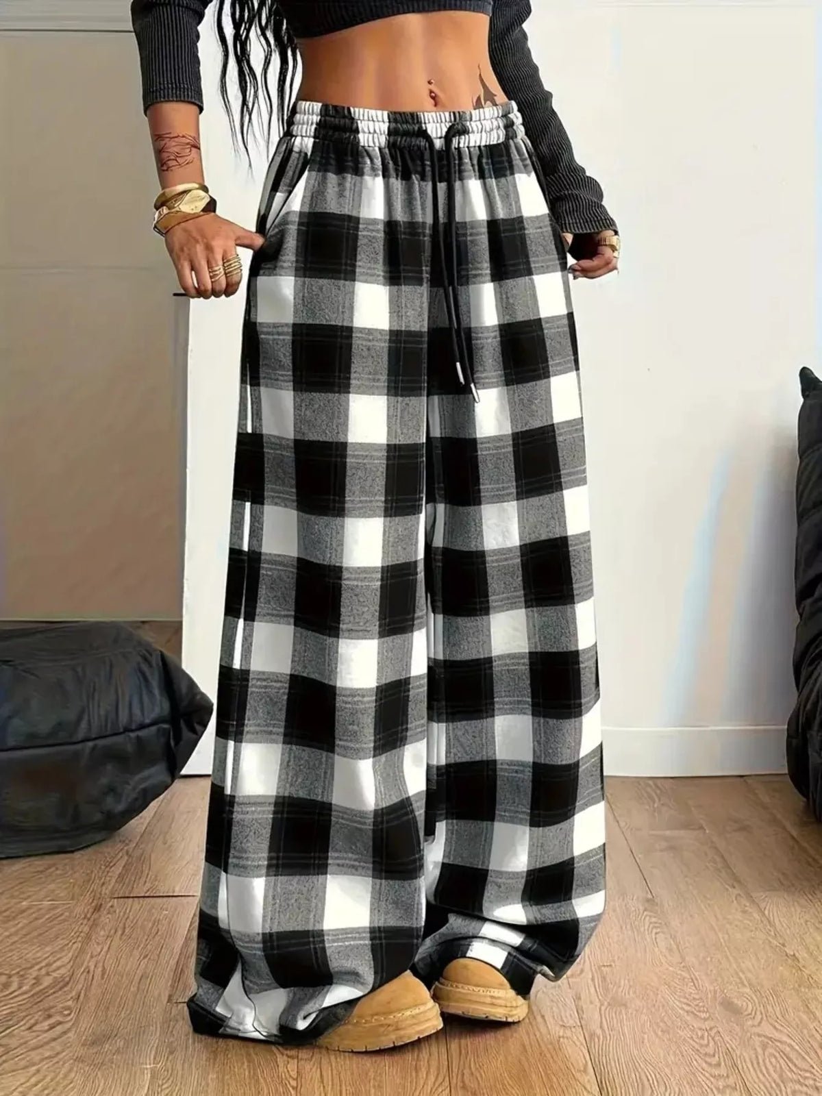 Plaid Wide-Leg Pants in Black and White