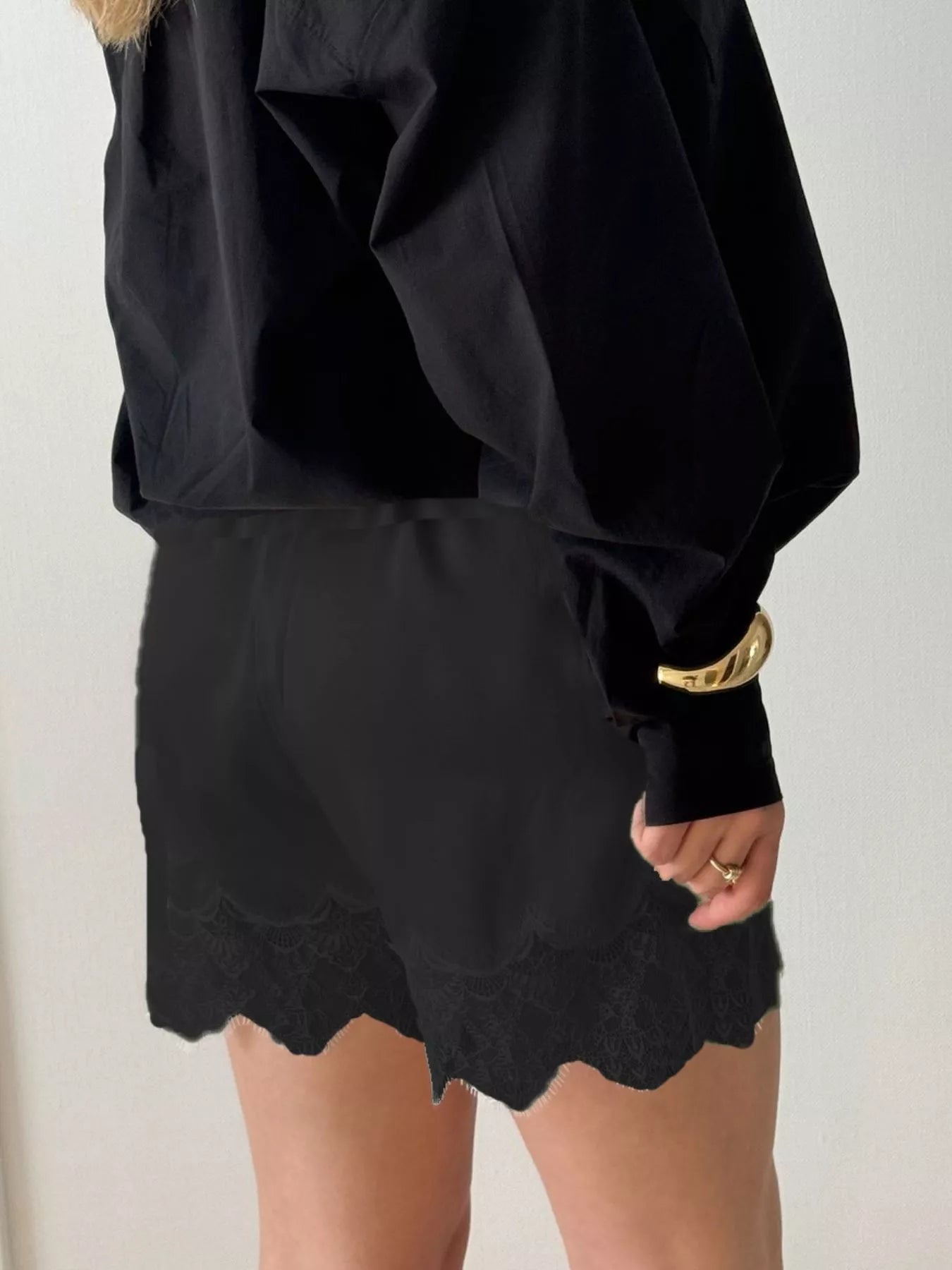 Lace Trim Elastic Waist Shorts