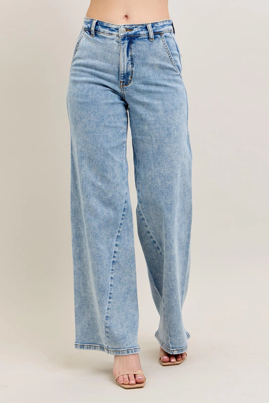 Judy Blue High Waist Wide Leg Jeans in Light Wash in Lt