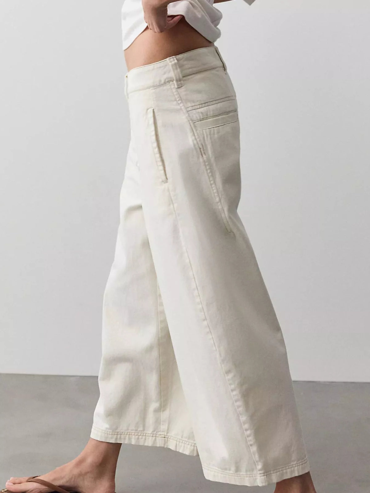 Wide-Leg Cropped Jeans with Pockets