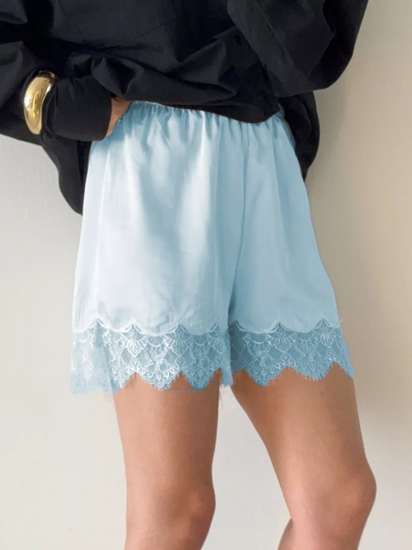 Lace Trim Elastic Waist Shorts