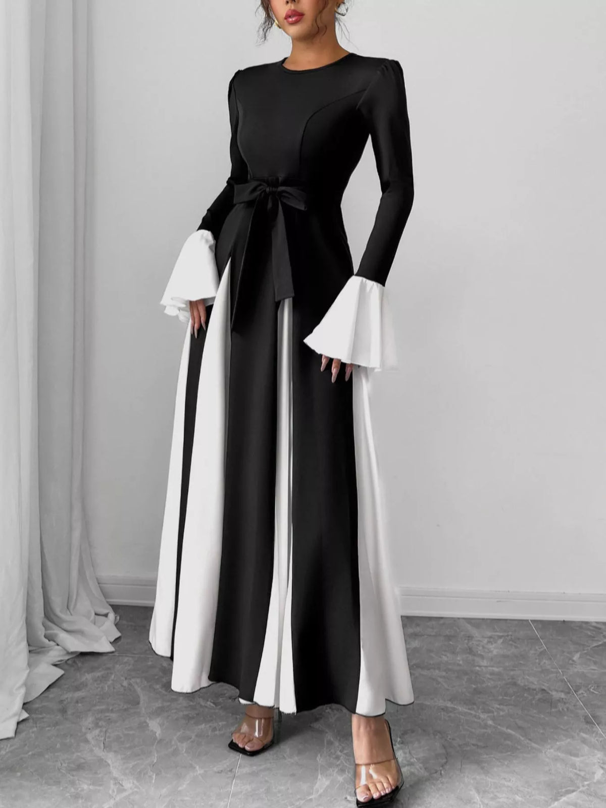 Contrast Round Neck Flare Sleeve Maxi Dress in Black