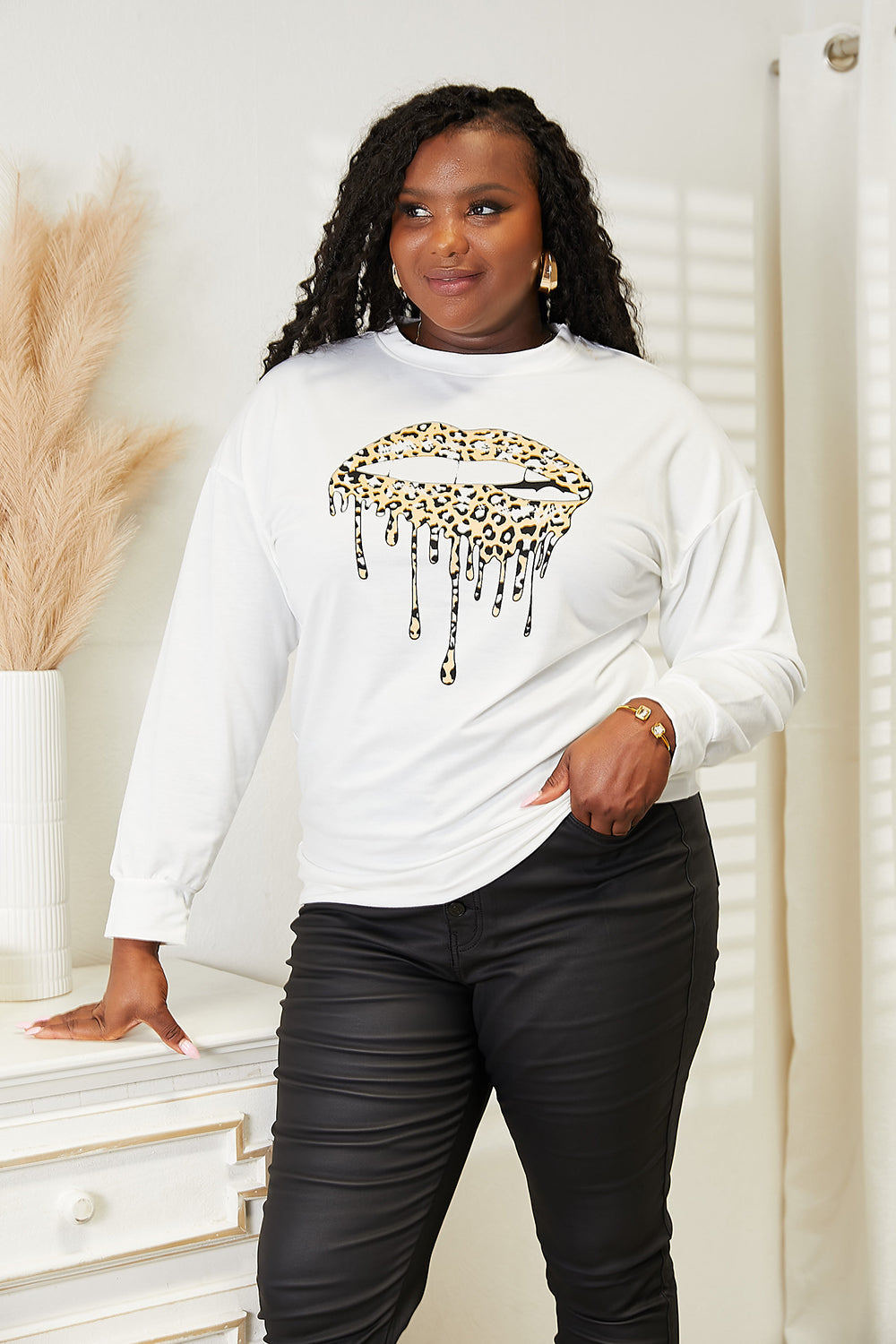 Graphic Dropped-Shoulder Round Neck Sweatshirt in White