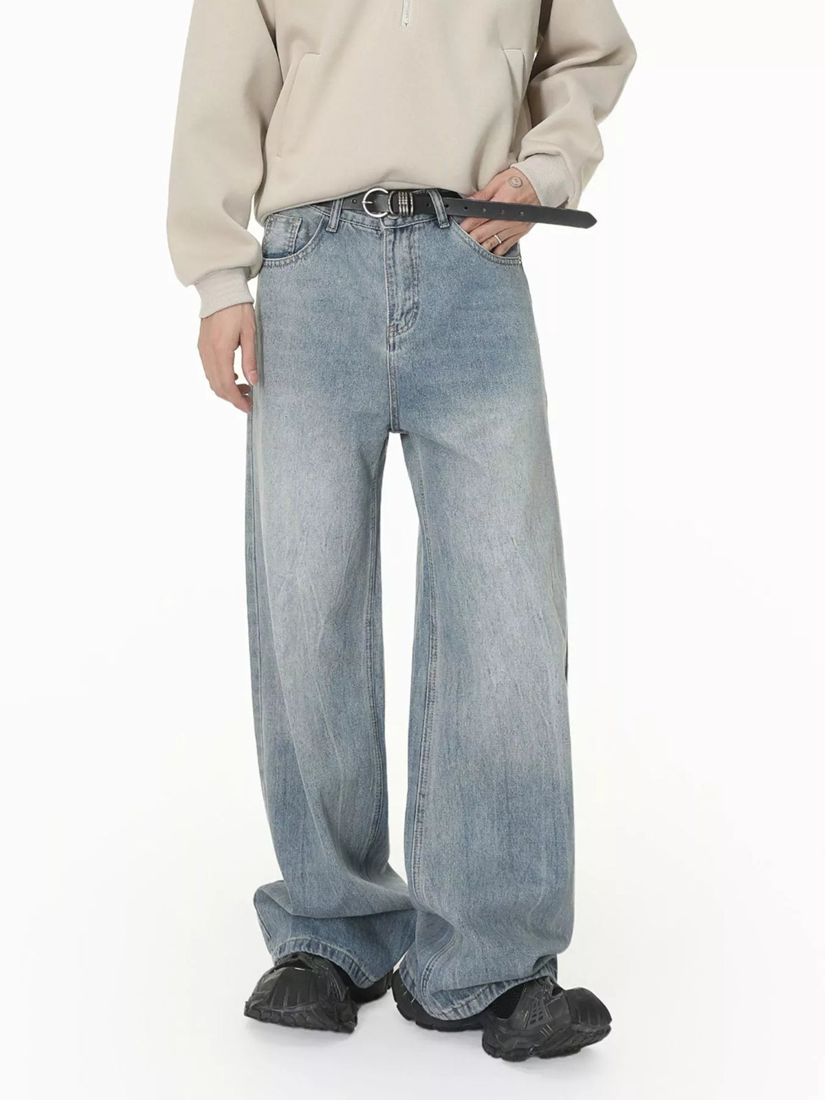 Loose Fit Washed Jeans in Light Blue by DashingTogs