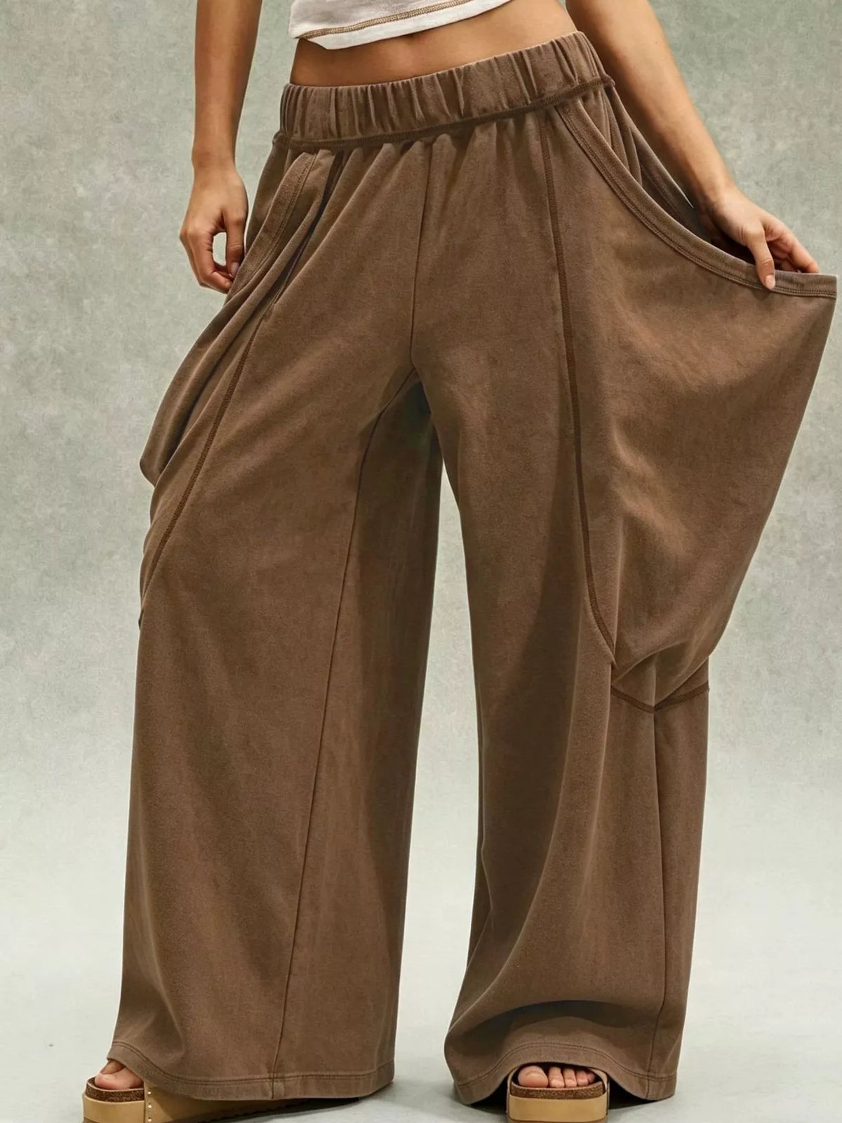 Oversized Wide-Leg Cargo Pants
