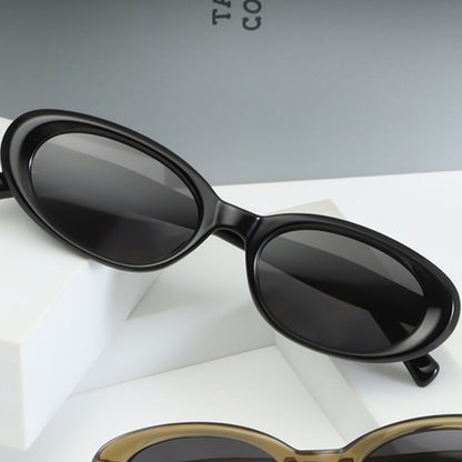 Ilussa Oval Sunglasses in black