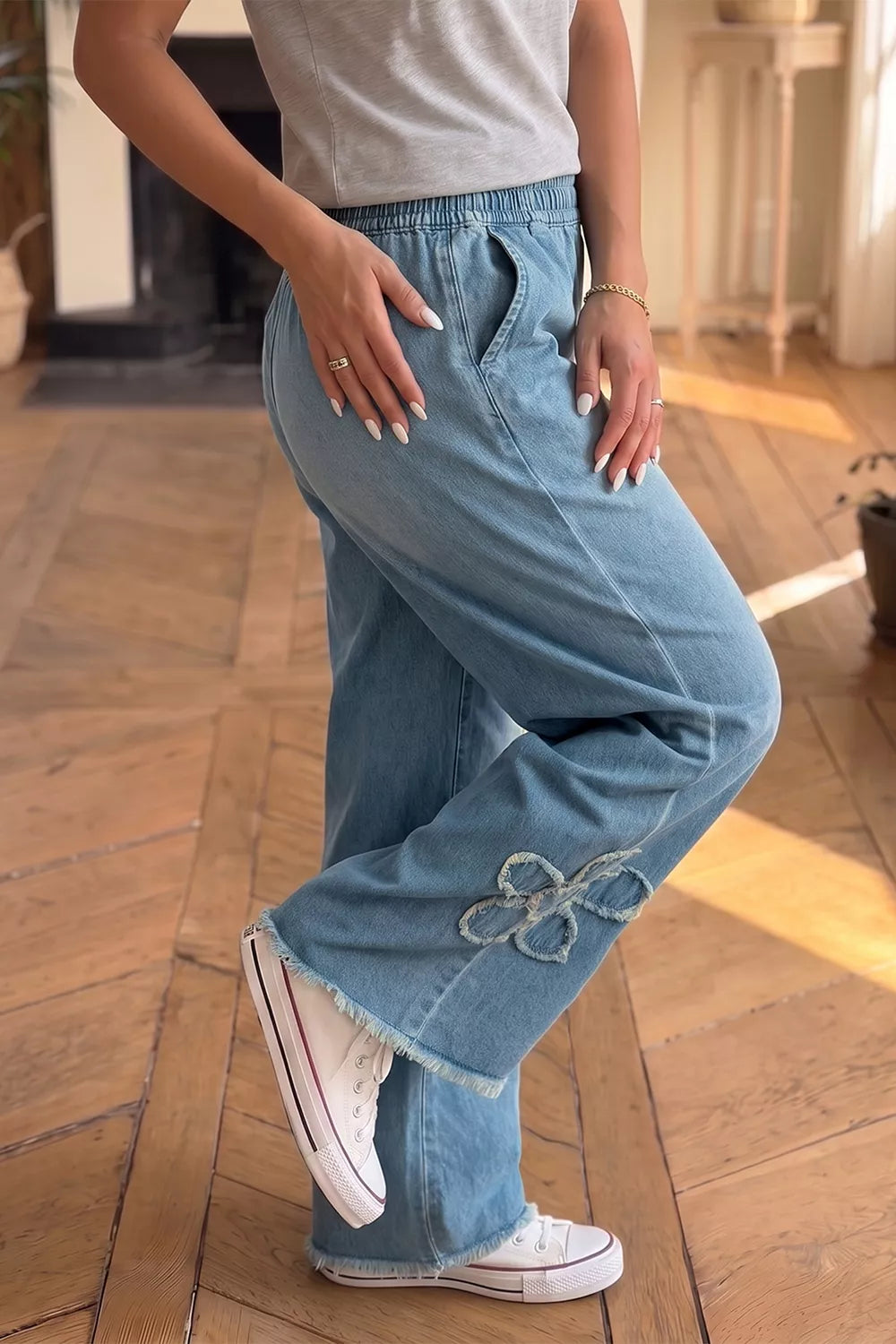 Frayed Floral Patch Wide-Leg Raw-Hem Jeans in Medium Wash