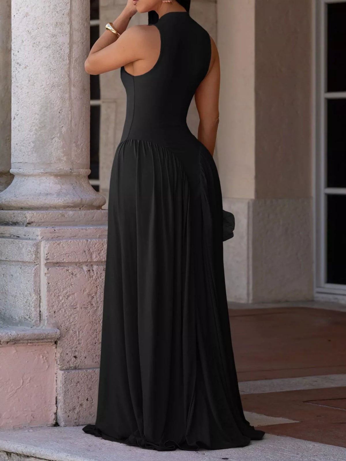 Pleated Sleeveless O-Neck Maxi Dress