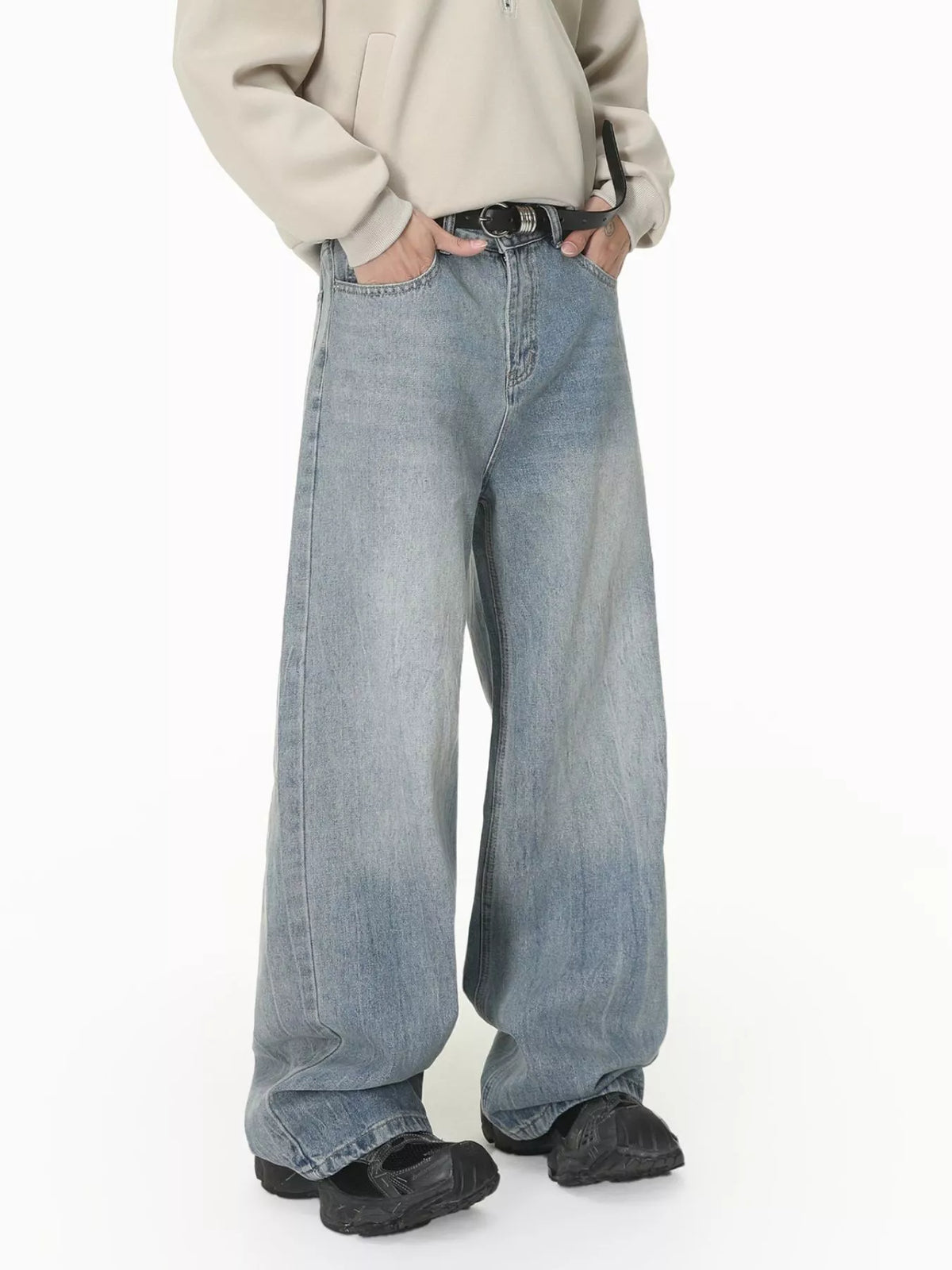 Loose Fit Washed Jeans in Light Blue by DashingTogs