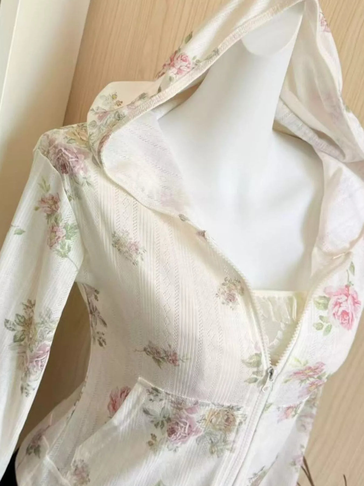 Vintage Floral Zip-Up Hoodie in White