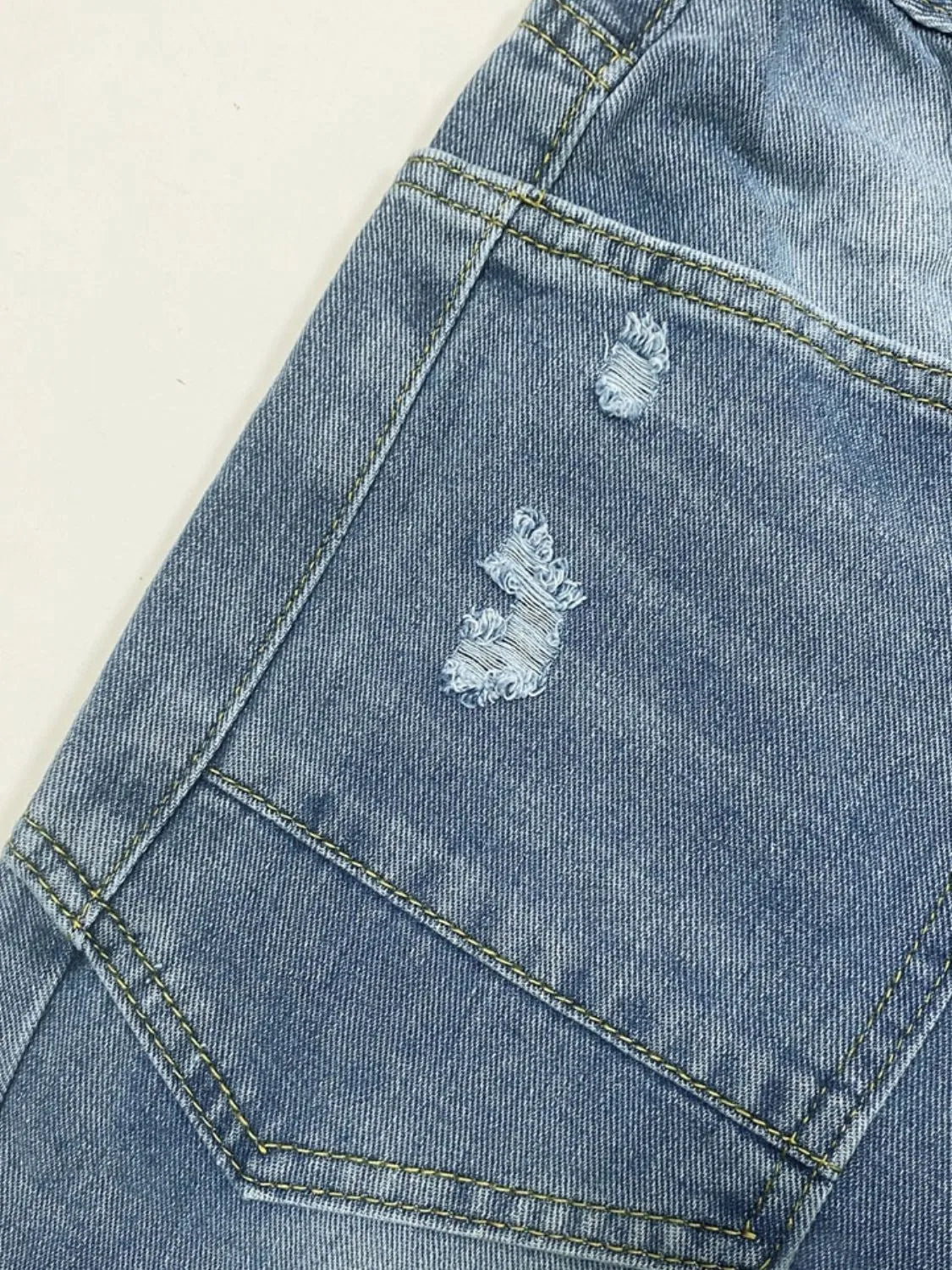 Distressed Jeans in Light Wash
