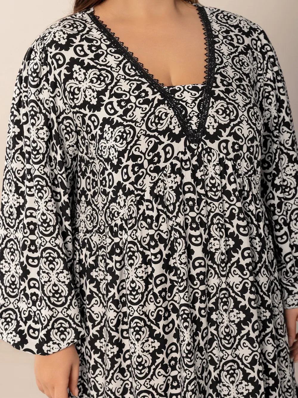 Plus Size Balloon Sleeve Dress in Black