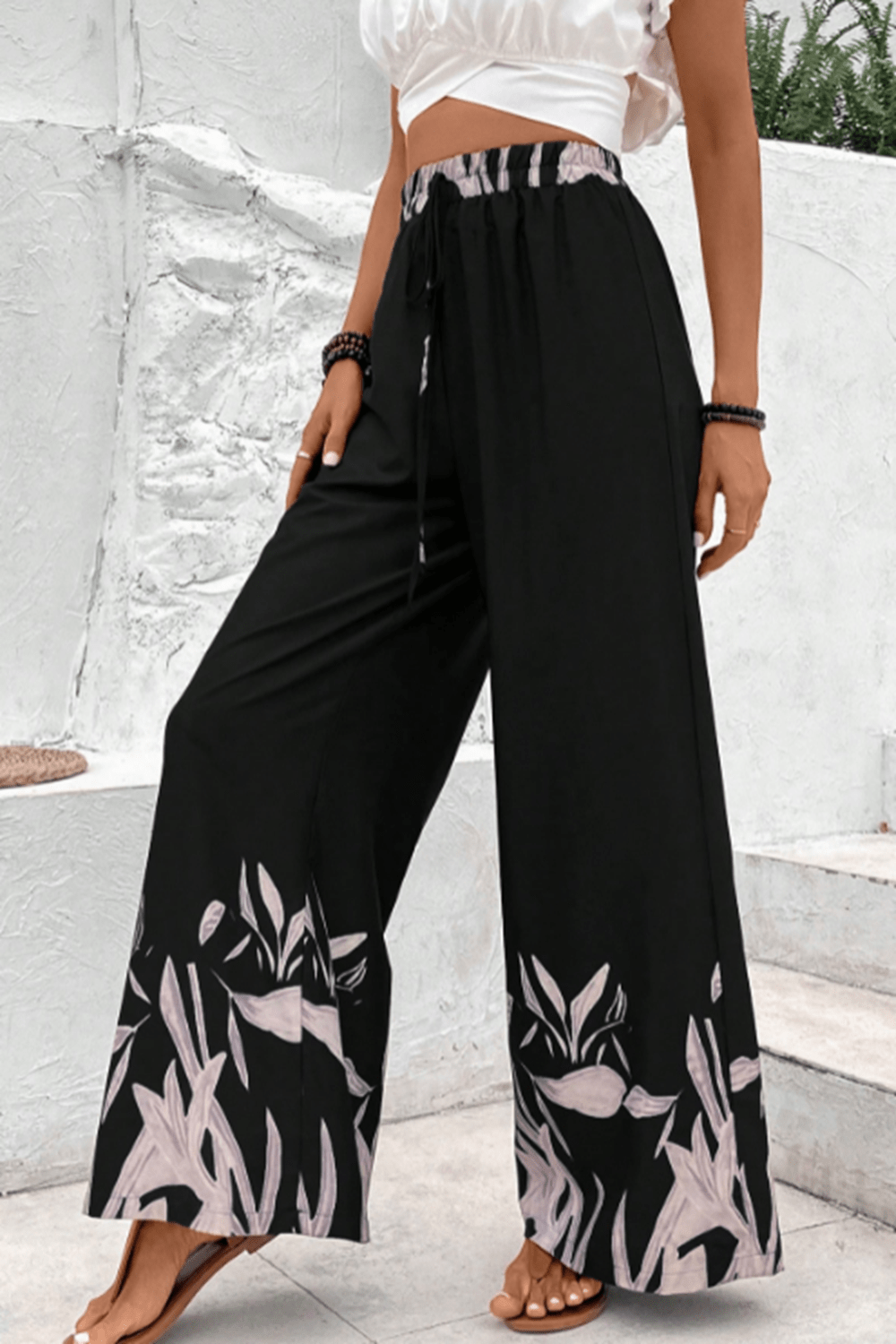 Drawstring High-Waist Relaxed Pants in Black