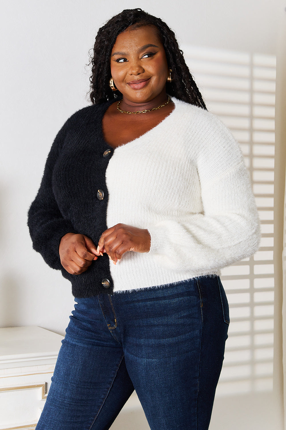 Contrast Button-Front V-Neck Cardigan in Black