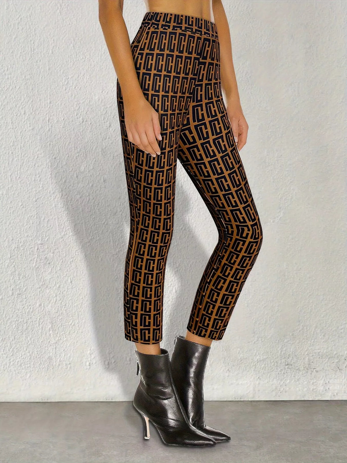 Geometric Pattern Slim-Fit Cropped Pants in Coffee Brown