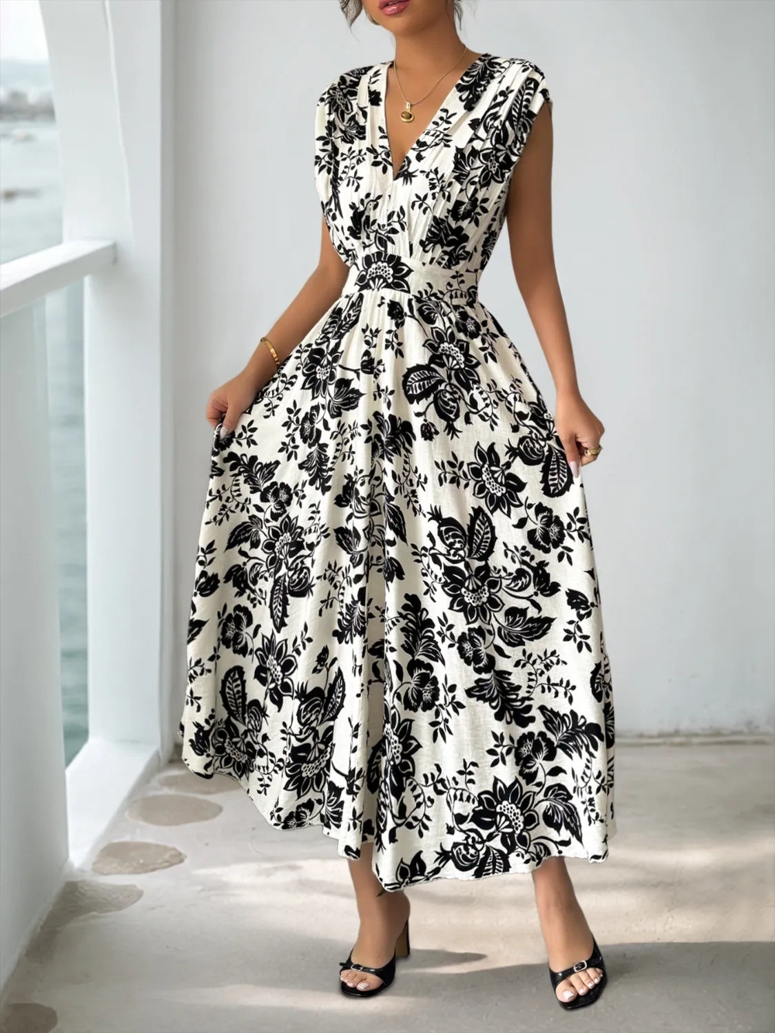Printed V-Neck Cap Sleeve Dress in Black