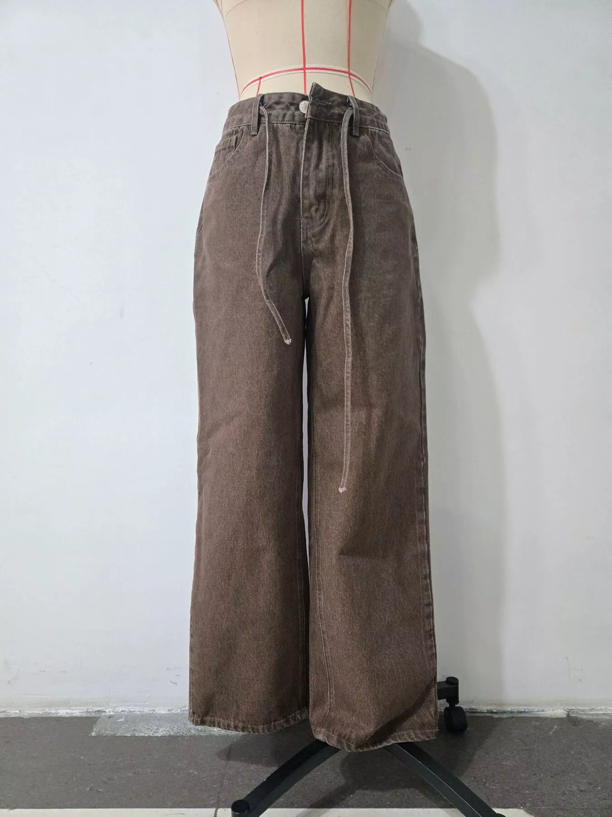 High-Waisted Wide-Leg Jeans in Brown