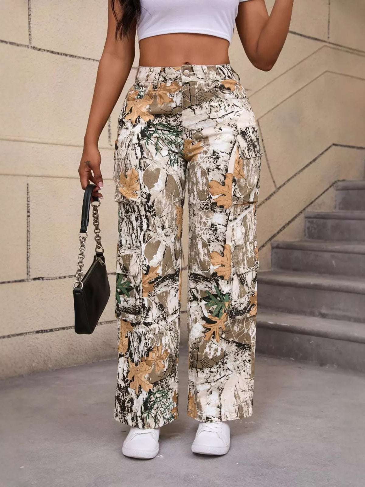 High-Waisted Camouflage Cargo Pants in Printed Color