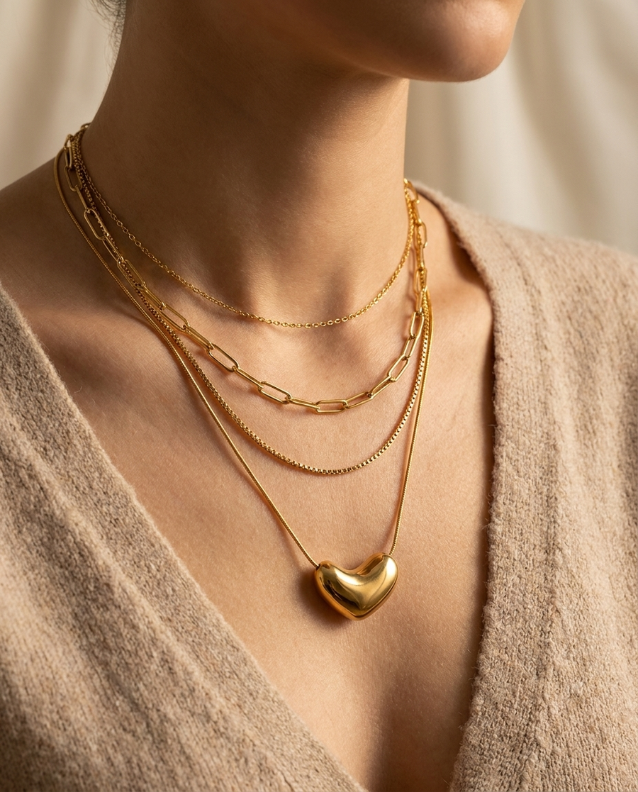ilussa-necklace-pdp-lifestyle-4x5