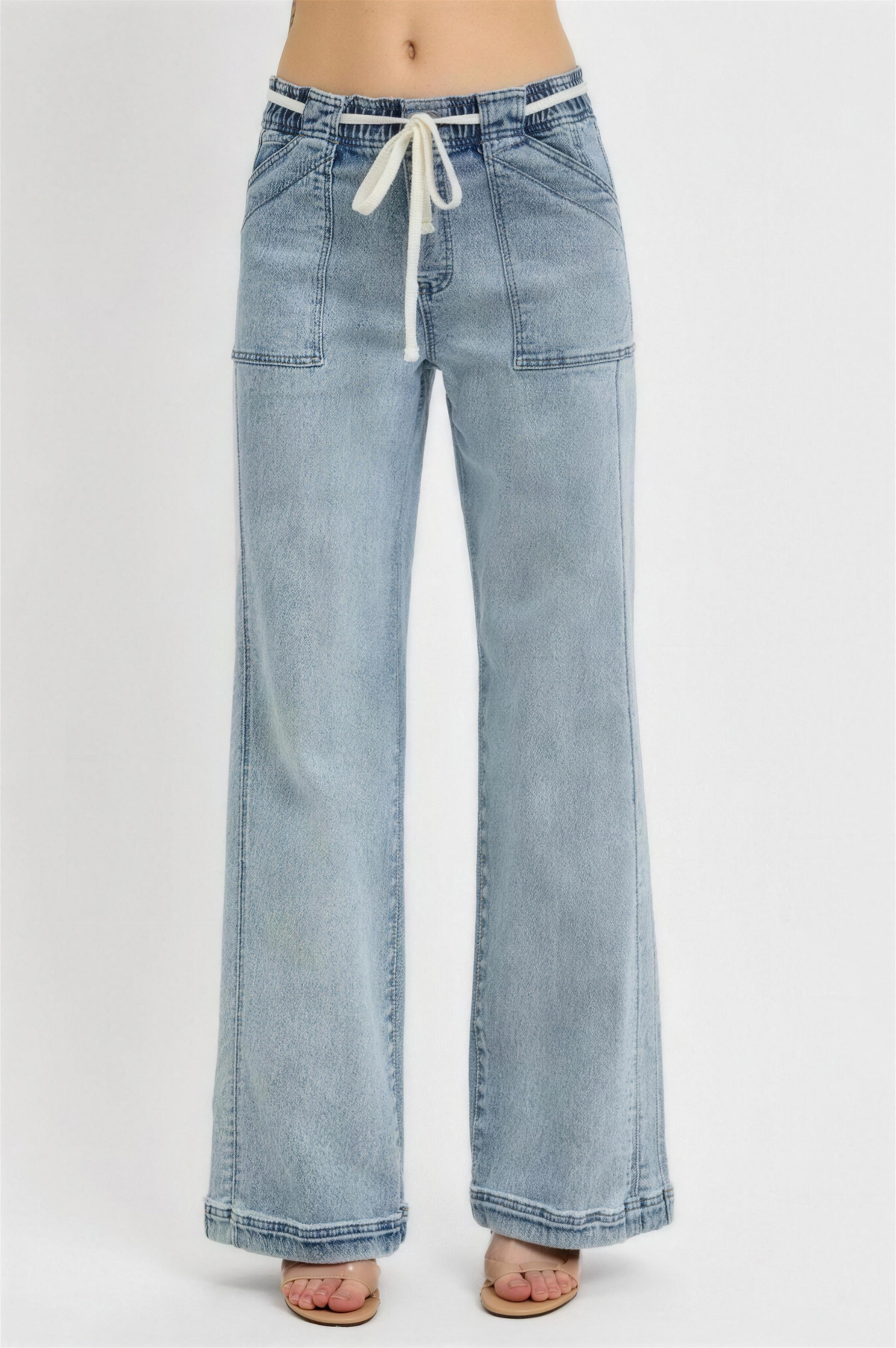 Risen Straight Leg Jeans with Pockets in Medium