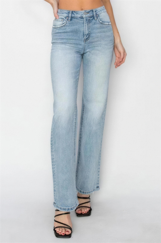 Risen Plus Size High Rise Straight Jeans in Light Wash