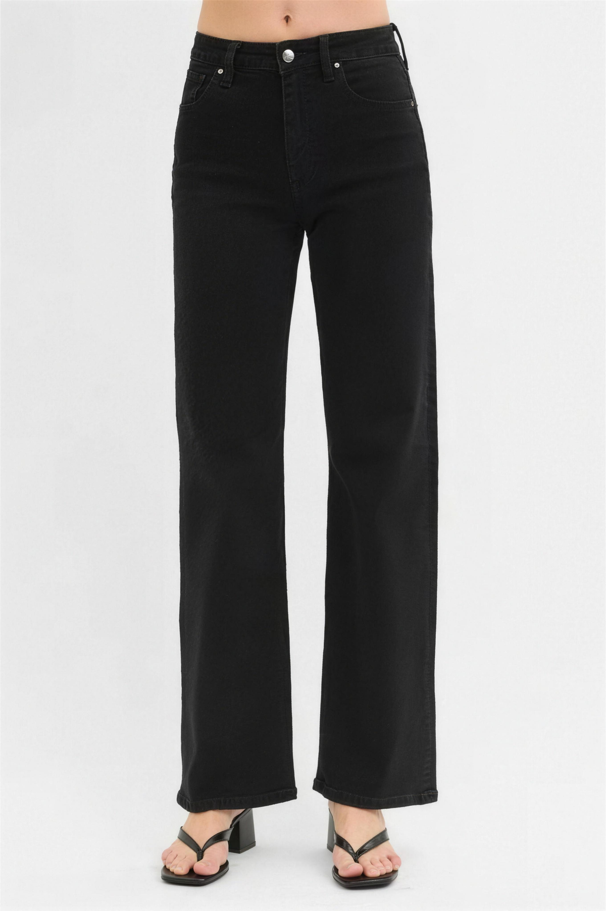 Risen High-Rise Wide Leg Jeans in Black