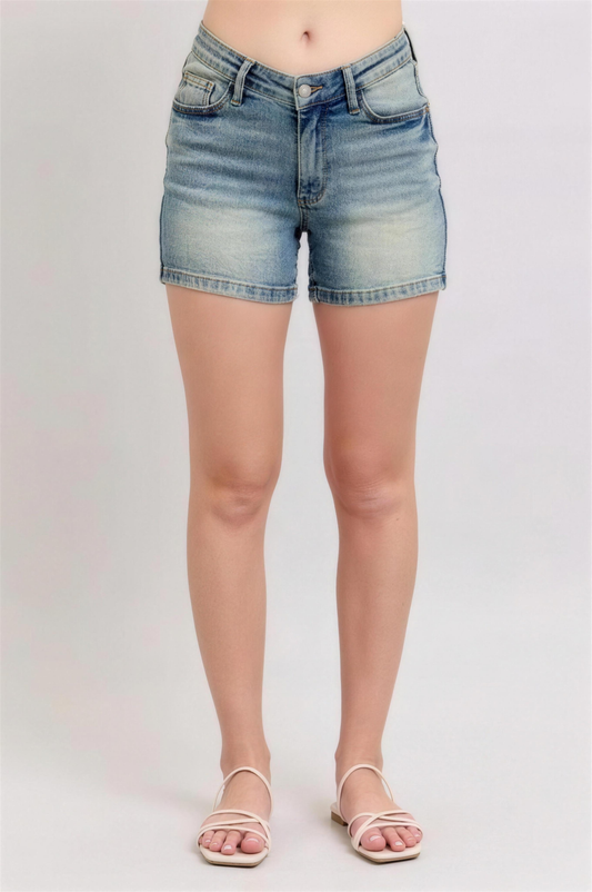 Judy Blue V-Front Vintage Wash Shorts in Medium Wash